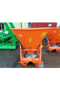 Obrázok pre Nesený sypač soli, písku za malotraktor včetně kardanu a krycí plachetky objem 500 l