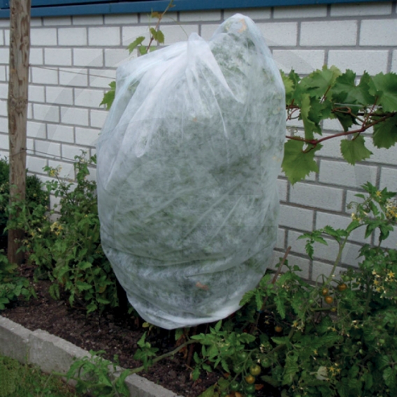 Obrázok pre Netkaná textilie na ochranu rajčat a květináčových rostlin před mrazíky 0,75 x 10 m