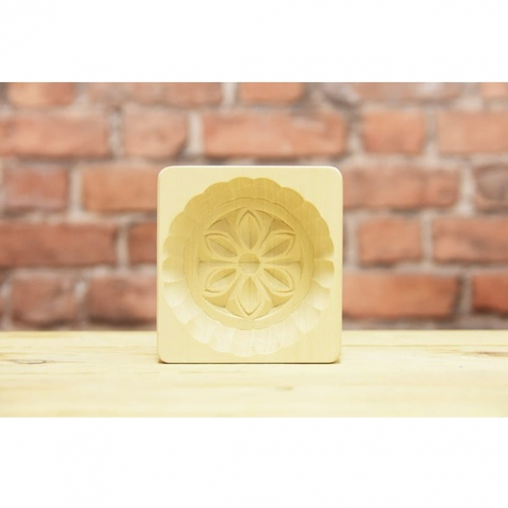 Obrázok pre Dřevěná forma na máslo vzor hvězda rozměr másla 8,5 x 8,5 x 2,3 cm