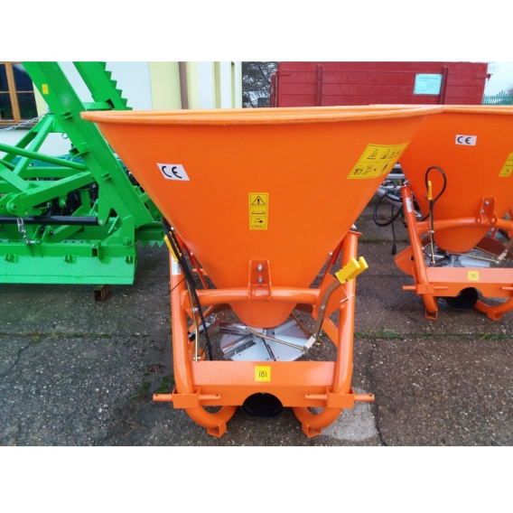 Obrázok pre Nesený sypač soli, písku za malotraktor včetně kardanu a krycí plachetky objem 200 l